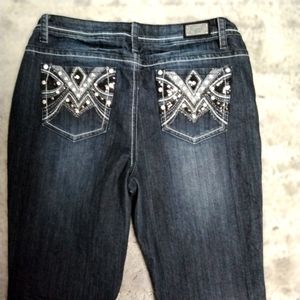 EARL JEANS.  WOMEN'S MID RISE EMBELLISHED JEANS  SIZE 10. 32 X 32